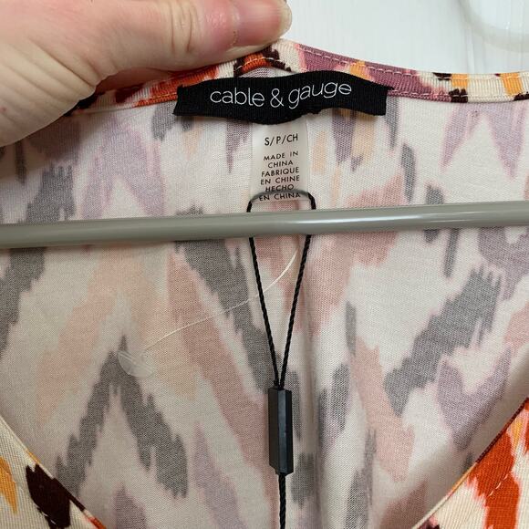 NWT Cable & Gauge open sleeve patterned top - Picture 6 of 8